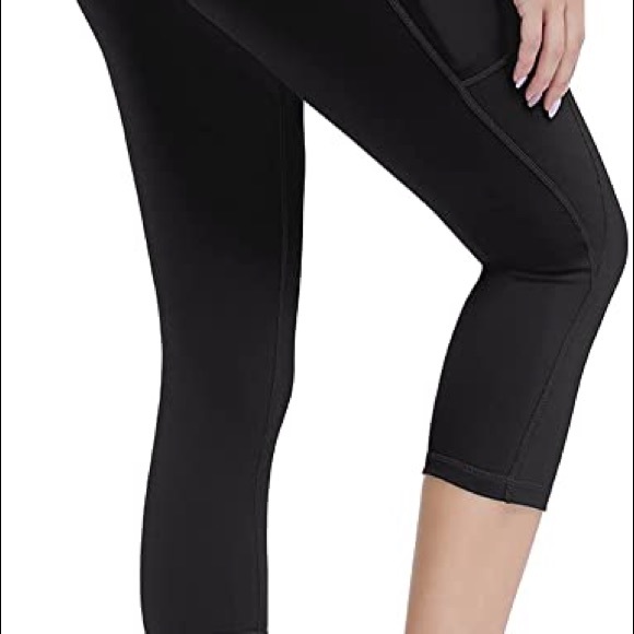 Capri Leggings with Pockets for Phone - Picture 7 of 9